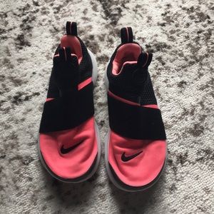 Girls Nike tennis shoes